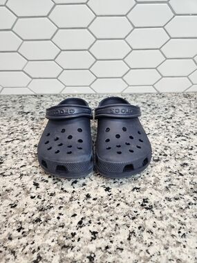 CROCS Classic Clog in Navy Women's Size 6